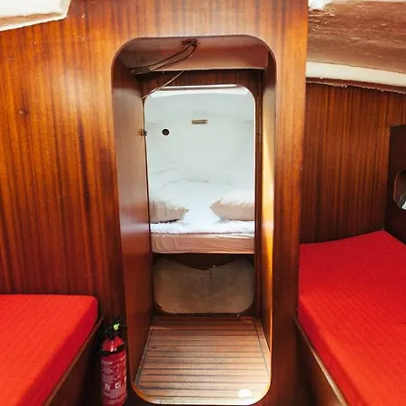 Voilier Chauffe Nuit Insolite Bed and Breakfast